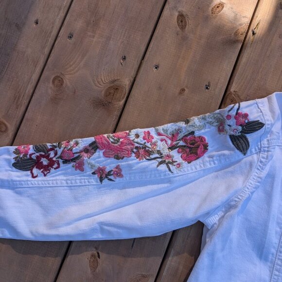 Cartise White Denim Jacket with Floral Embroidery Size US 4 - Picture 9 of 9